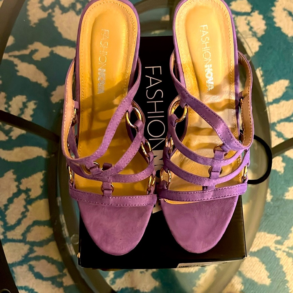 Fashion Nova Lavender purple chunky heel mule style with open back Heel.